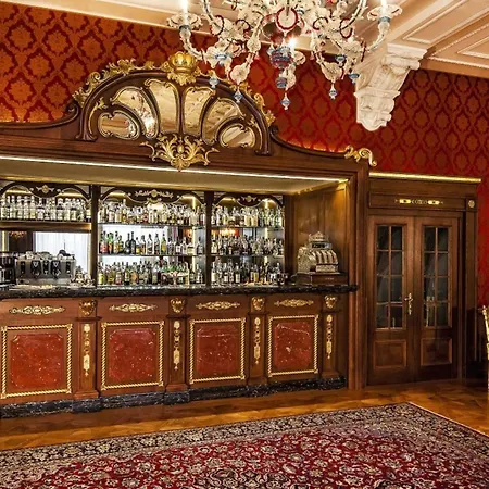 Отель Regina Palace