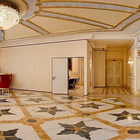 ريجينا بالاس فندق 4*