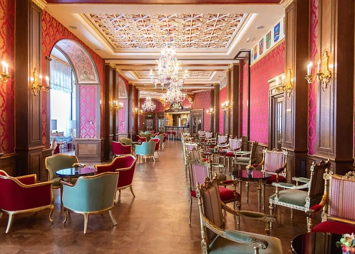 Regina Palace סטרסה