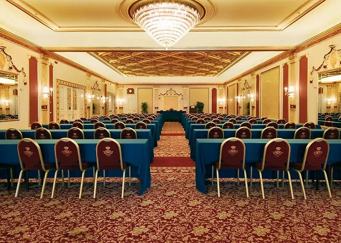 Отель Regina Palace