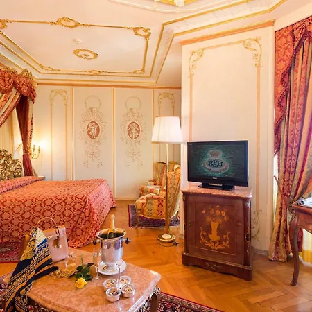 Regina Palace Hotell 4*