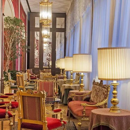 Regina Palace Hotell 4*